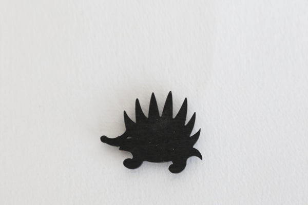 Iggy hedgehog with magnet black