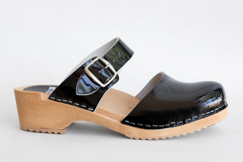 anita clog low patent black