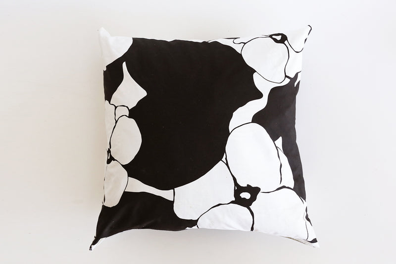 funkis cushion cover 50x50cm black & white flower