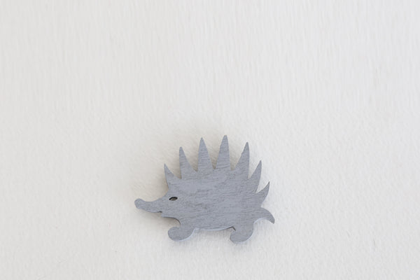 Iggy hedgehog with magnet grey