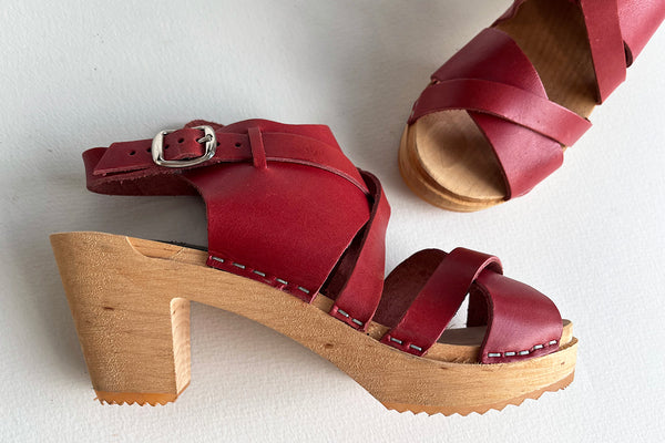 funkis preloved deep red clogs size 38