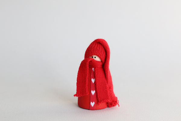 santa with heartribbon red 9cm