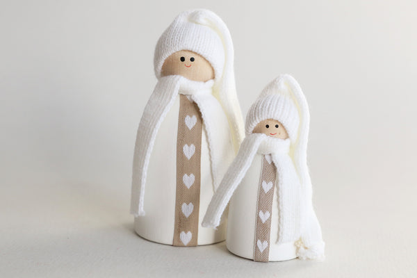 santa with heartribbon white 9cm