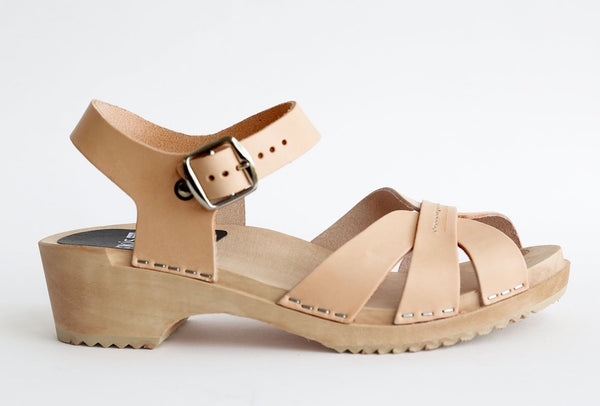 697 stina clog low natural