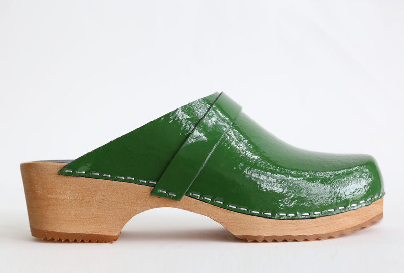 63 clog low classic green patent