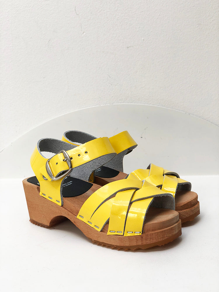 655 kajsa kids clog low yellow patent